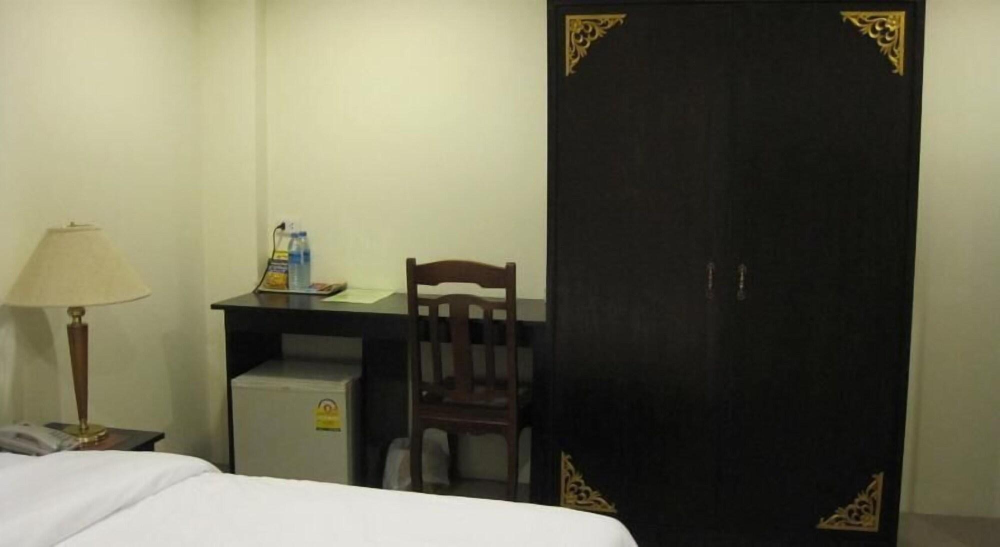 The Bang Khun Phrom Suites Bangkok Ngoại thất bức ảnh