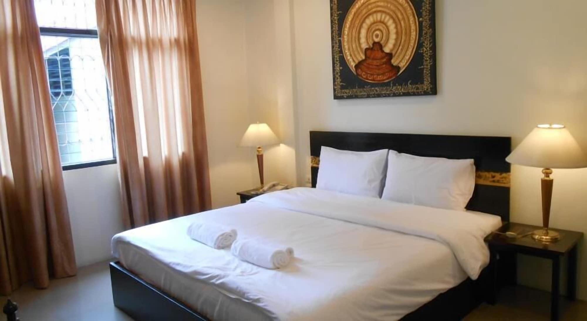 The Bang Khun Phrom Suites Bangkok Ngoại thất bức ảnh