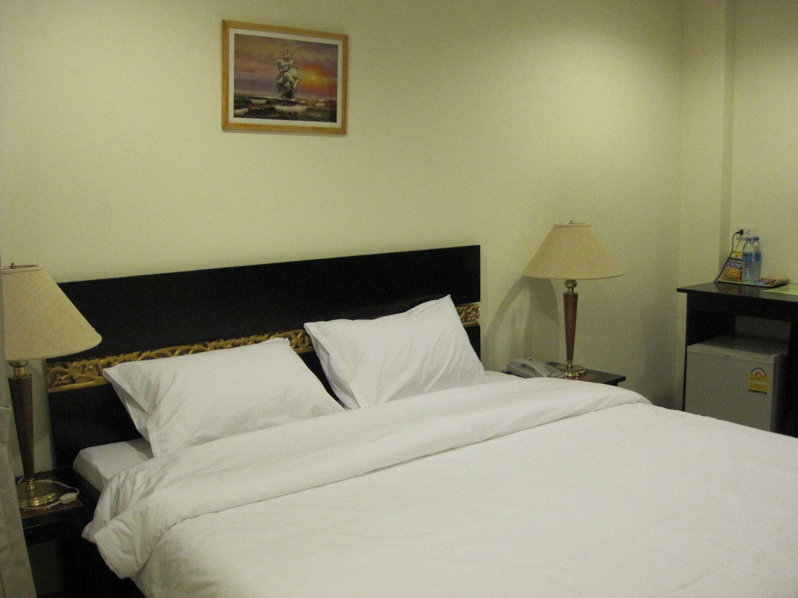 The Bang Khun Phrom Suites Bangkok Ngoại thất bức ảnh