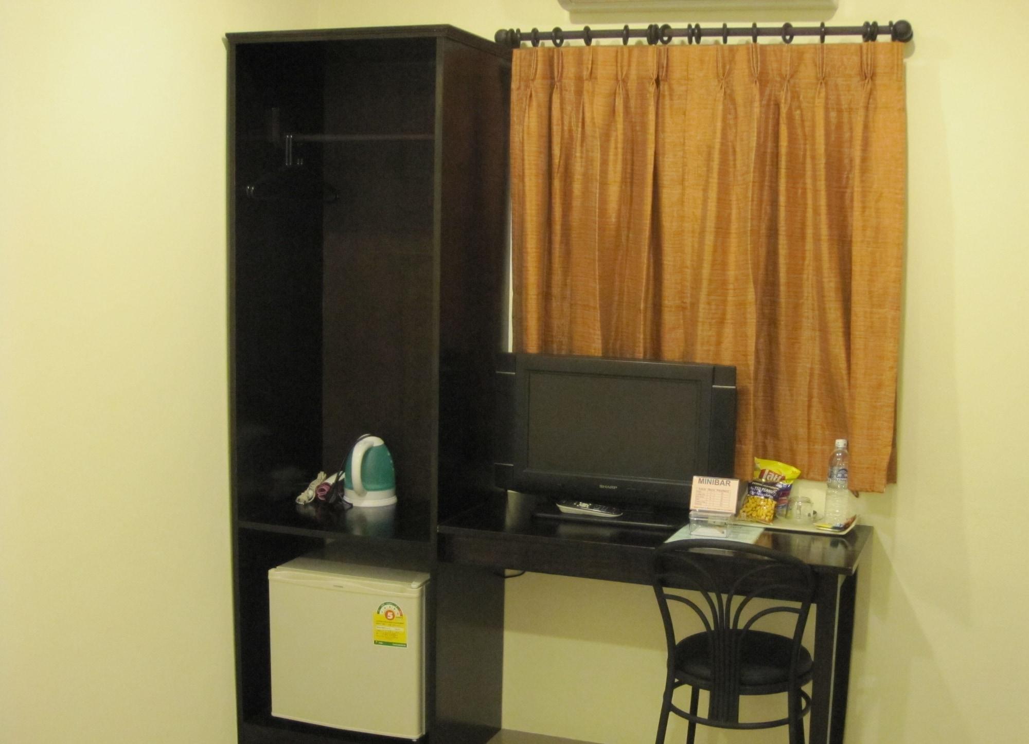 The Bang Khun Phrom Suites Bangkok Ngoại thất bức ảnh