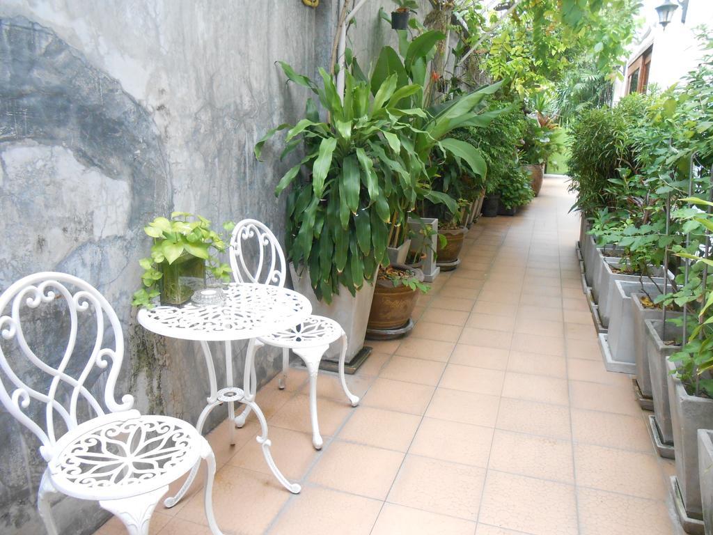The Bang Khun Phrom Suites Bangkok Ngoại thất bức ảnh