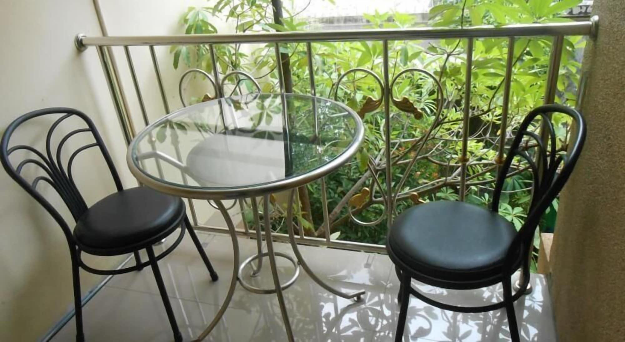 The Bang Khun Phrom Suites Bangkok Ngoại thất bức ảnh
