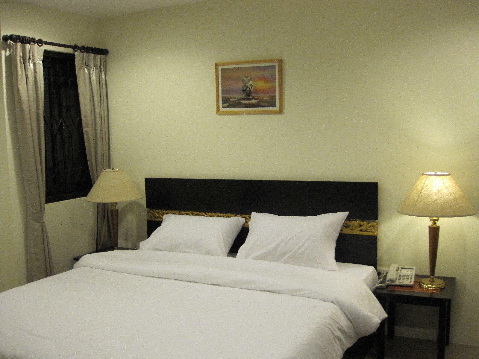 The Bang Khun Phrom Suites Bangkok Ngoại thất bức ảnh