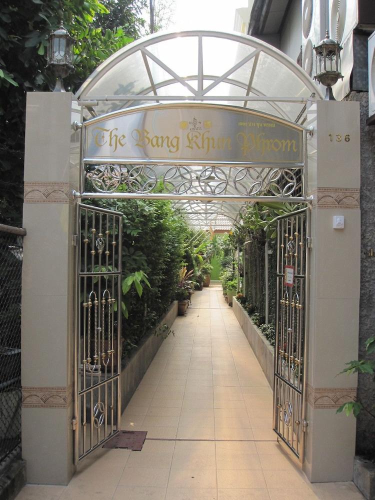 The Bang Khun Phrom Suites Bangkok Ngoại thất bức ảnh