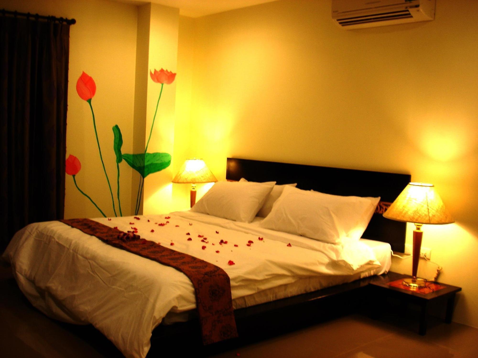 The Bang Khun Phrom Suites Bangkok Ngoại thất bức ảnh