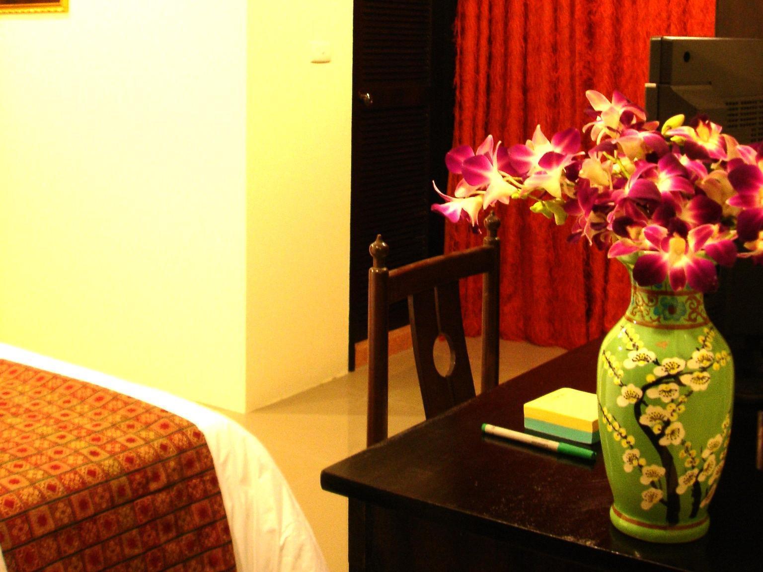 The Bang Khun Phrom Suites Bangkok Ngoại thất bức ảnh