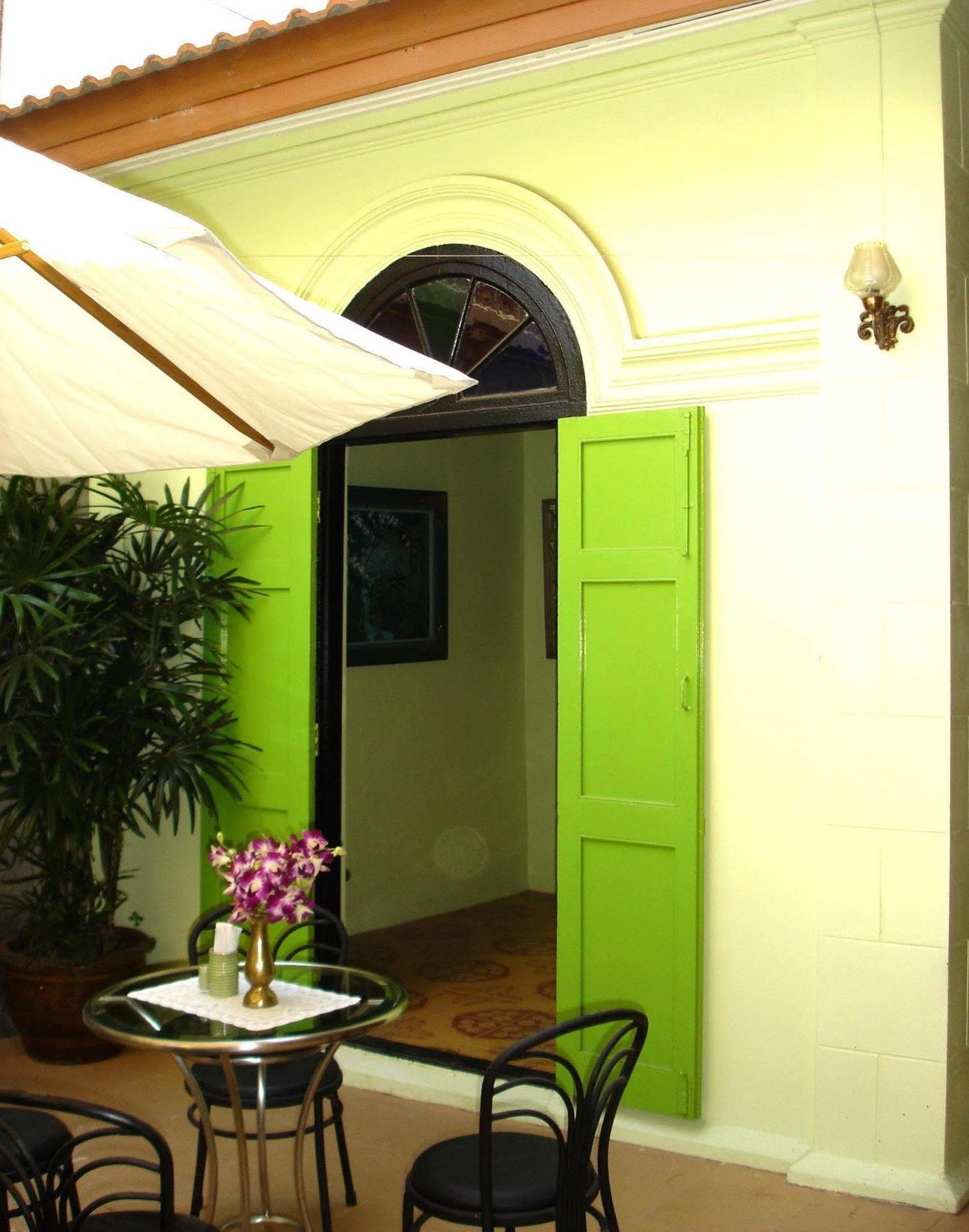 The Bang Khun Phrom Suites Bangkok Ngoại thất bức ảnh