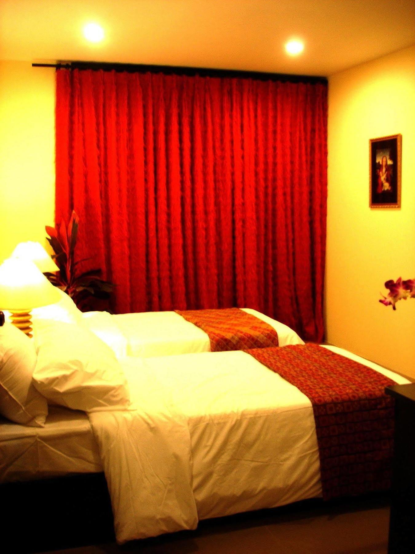 The Bang Khun Phrom Suites Bangkok Ngoại thất bức ảnh