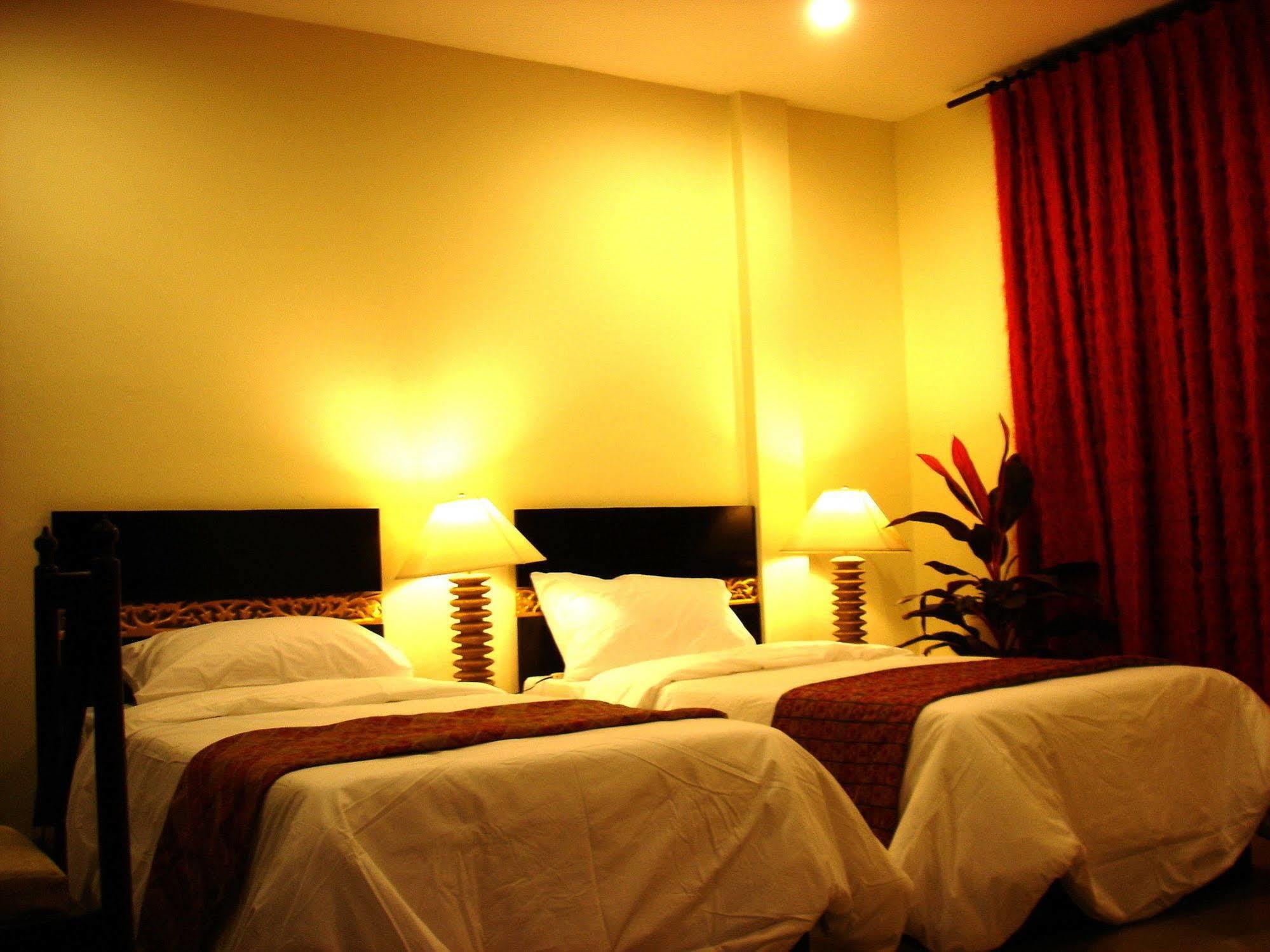 The Bang Khun Phrom Suites Bangkok Ngoại thất bức ảnh