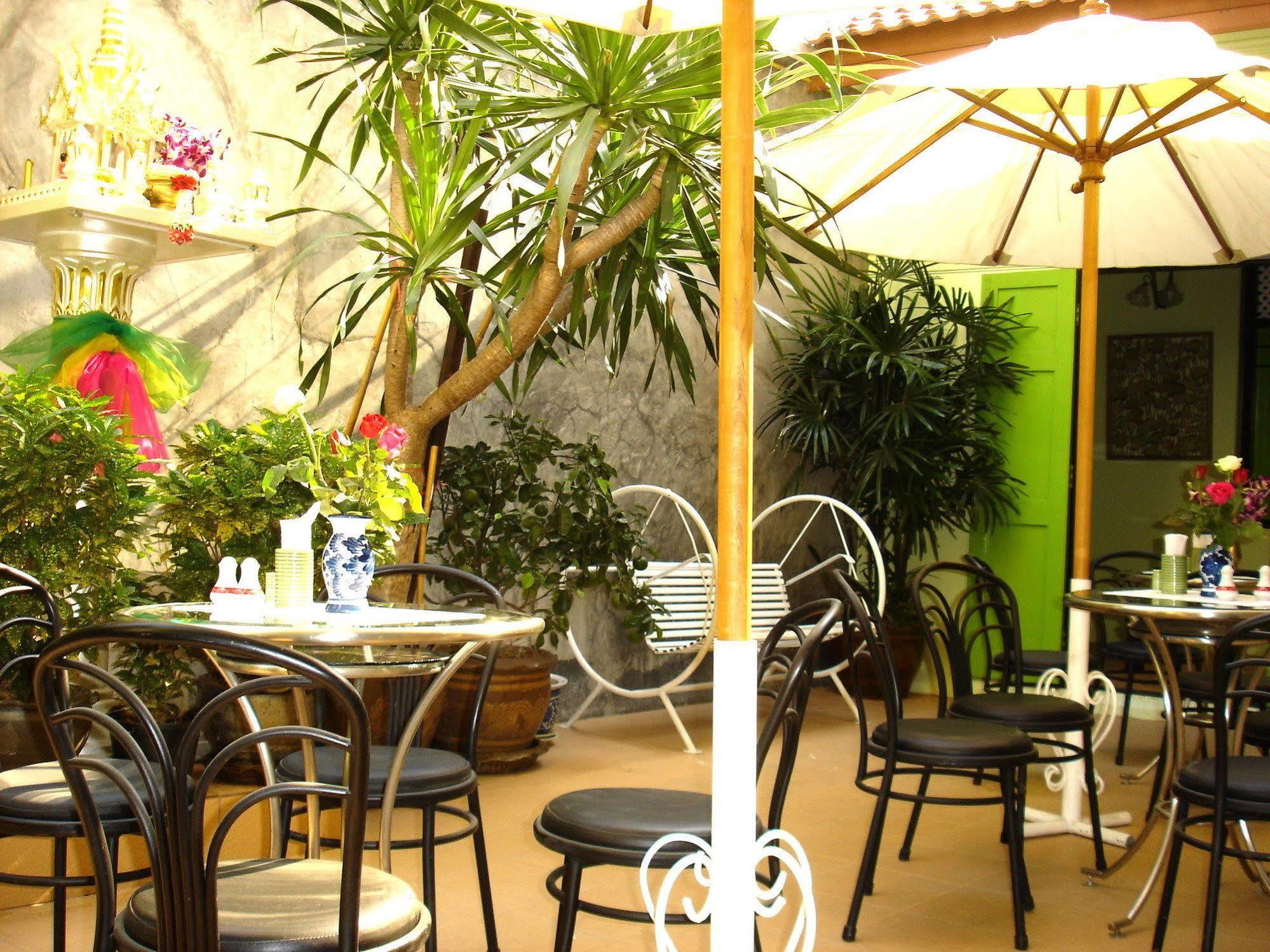 The Bang Khun Phrom Suites Bangkok Ngoại thất bức ảnh