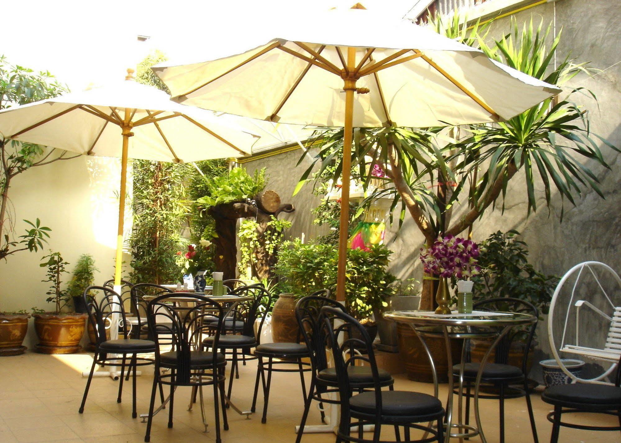 The Bang Khun Phrom Suites Bangkok Ngoại thất bức ảnh